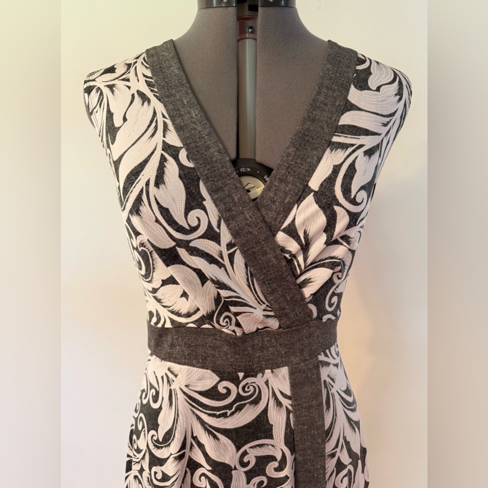 Perceptions White And Gray Sleeveless A-Line Midi… - image 3